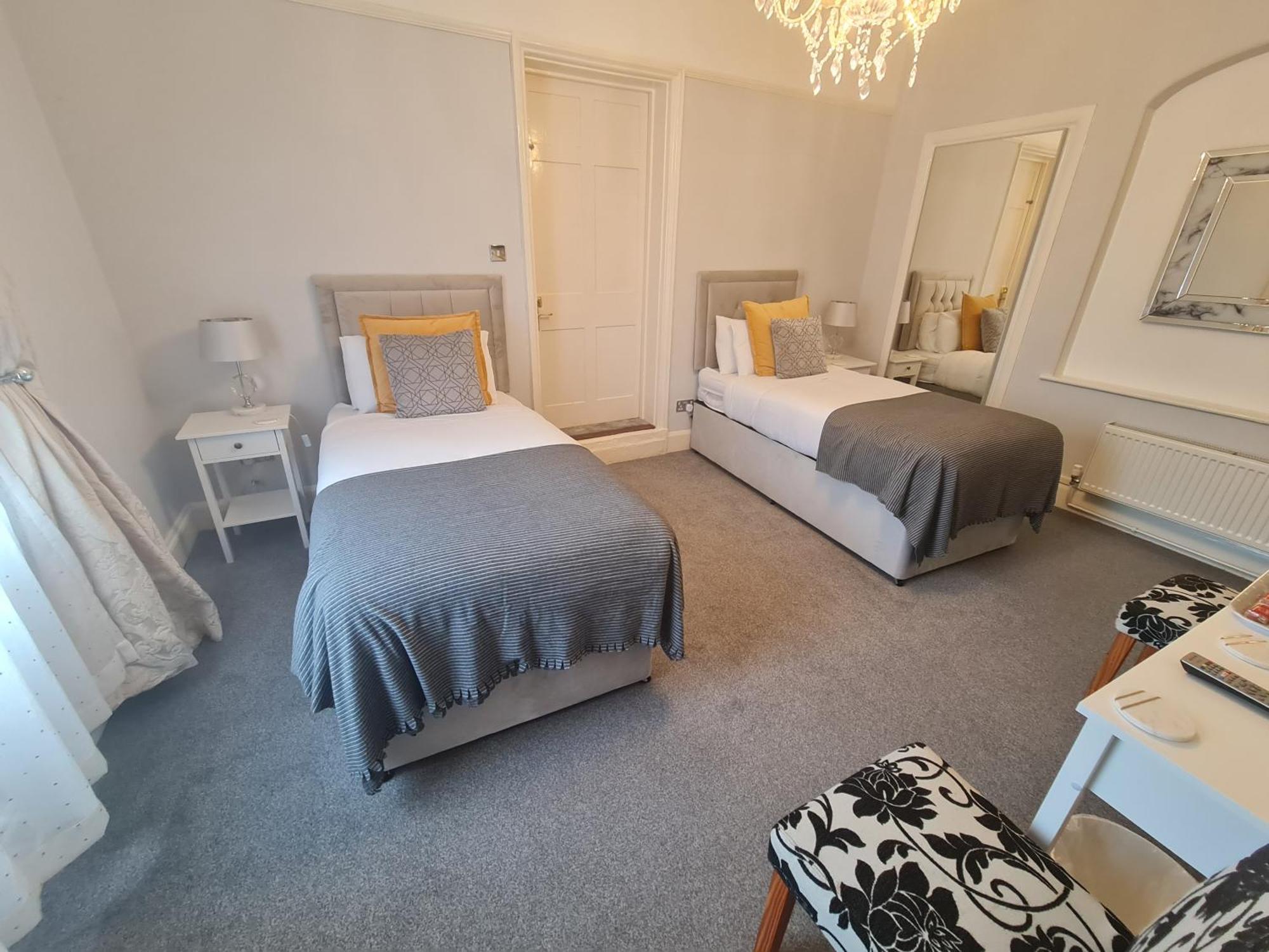 Beaufort Lodge - Central Location & Free Parking Taunton Eksteriør bilde